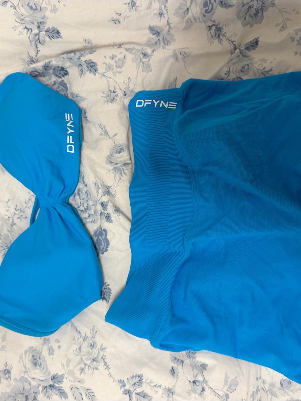 DFYNE Women's Athletic set in Bright Blue